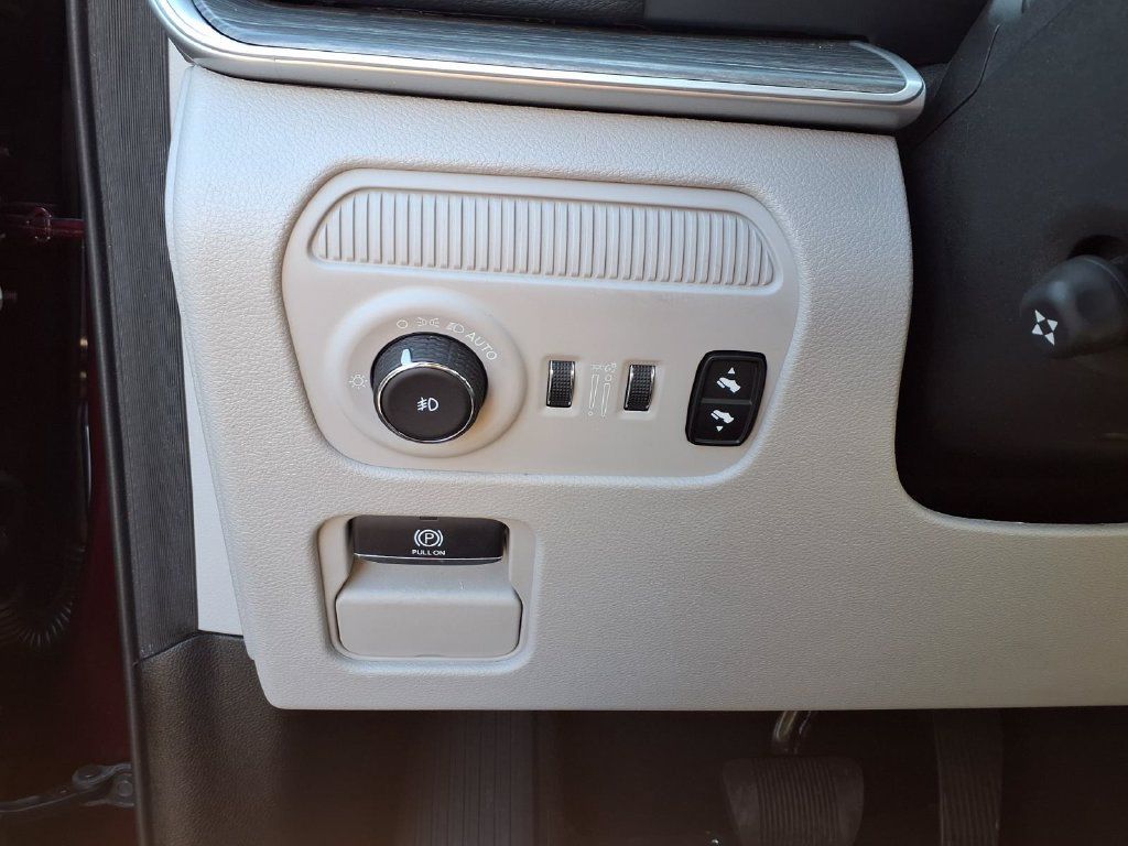 Used 2024 Jeep Wagoneer Series III AWD/4WD image 15
