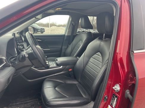Used 2021 Toyota Highlander XLE image 15