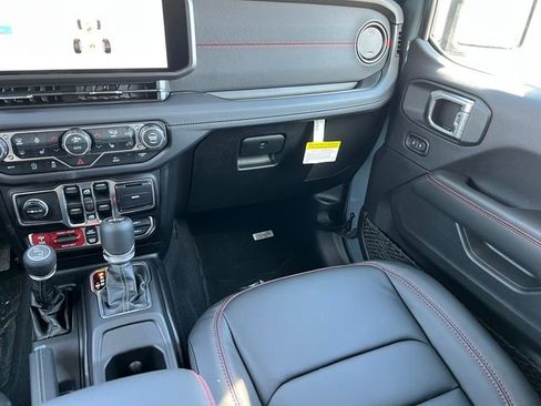 New 2026 Jeep Wrangler Unlimited Rubicon w/ Xtreme 35 Tire Package image 30