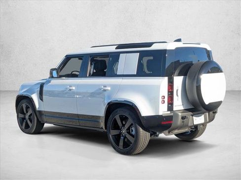 Used 2025 Land Rover Defender 110 X-Dynamic SE AWD/4WD image 9