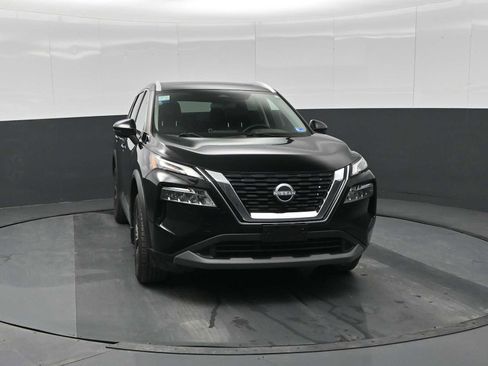 Used 2022 Nissan Rogue SV w/ SV Premium Package image 3