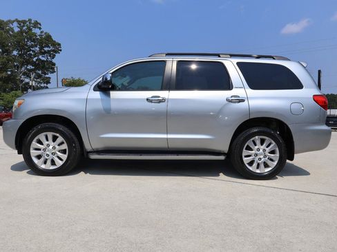 Used 2016 Toyota Sequoia Platinum RWD image 3