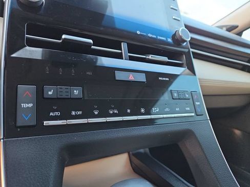 Used 2019 Toyota Avalon Limited FWD image 18