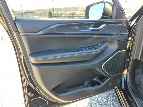 Used 2022 Jeep Grand Cherokee L Laredo w/ Luxury Tech Group I image 60