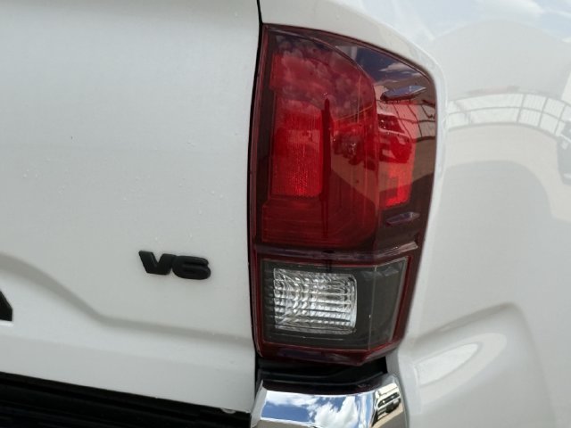 Used 2022 Toyota Tacoma SR5 RWD image 5