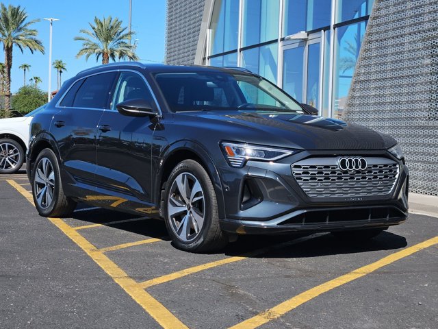 Used 2024 Audi Q8 e-tron Premium Plus w/ Premium Plus Package AWD/4WD image 3