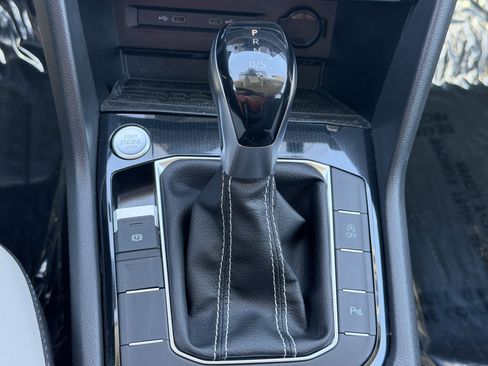 Used 2025 Volkswagen Taos SE image 24