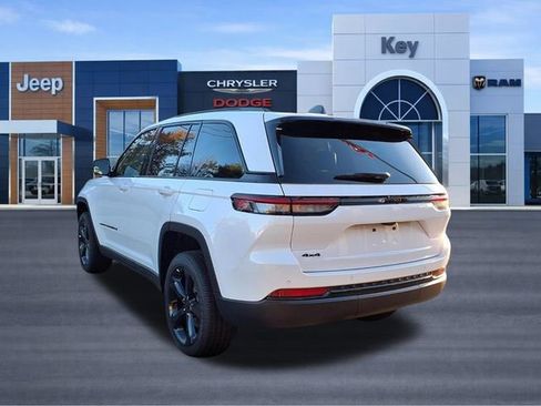 New 2025 Jeep Grand Cherokee 4WD image 5