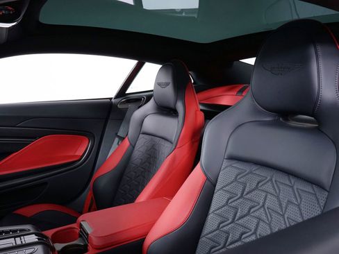 Used 2025 Aston Martin Vanquish image 26