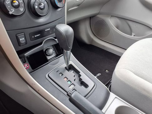 Used 2013 Toyota Corolla L FWD image 16
