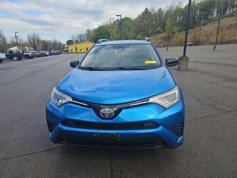 Used 2017 Toyota RAV4 LE AWD/4WD image 2