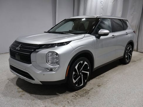 Used 2024 Mitsubishi Outlander SE image 5