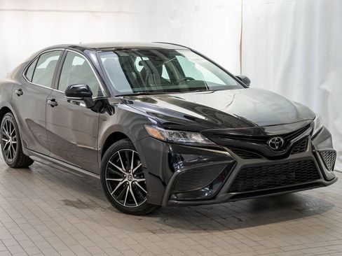Used 2024 Toyota Camry SE image 1