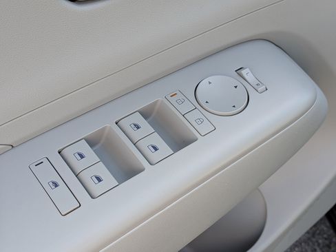 Used 2024 Hyundai Kona SEL image 13