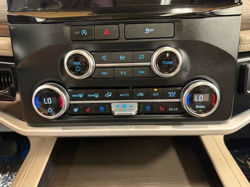 Used 2024 Ford Expedition Max Limited AWD/4WD image 19
