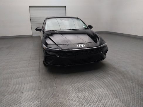 Used 2025 Hyundai Elantra SE image 14