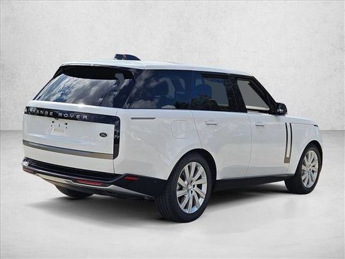 Used 2023 Land Rover Range Rover SE image 4