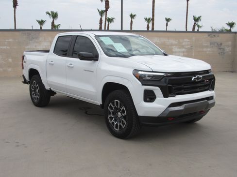 Used 2024 Chevrolet Colorado Z71 w/ Z71 Convenience Package 2 image 2