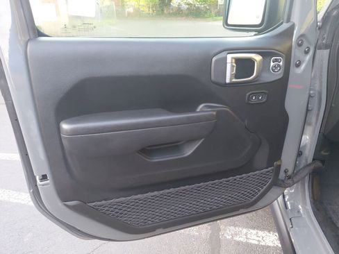 Used 2022 Jeep Wrangler Sport AWD/4WD image 17