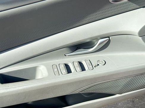 Used 2023 Hyundai Elantra SEL image 17