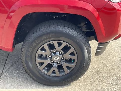 Used 2022 Toyota Tacoma SR5 w/ Technology Package RWD image 6