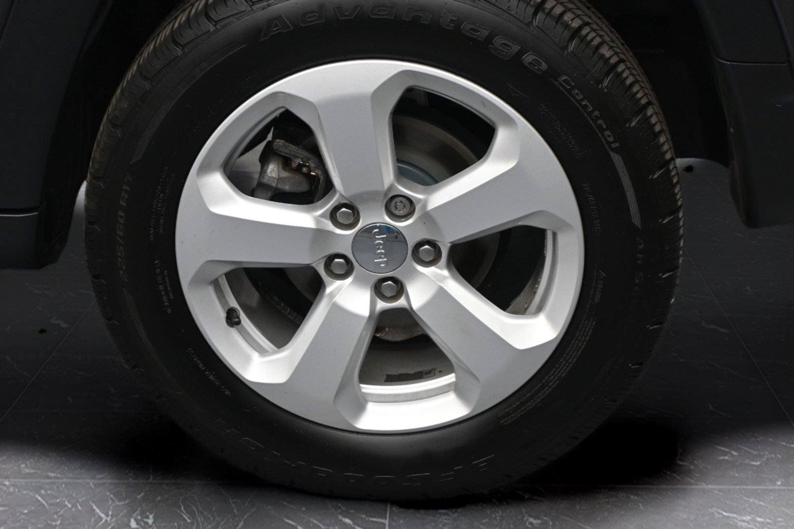 Used 2019 Jeep Compass Latitude w/ Cold Weather Group AWD/4WD image 12