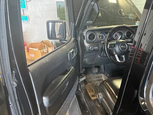 Used 2021 Jeep Gladiator Overland AWD/4WD image 9