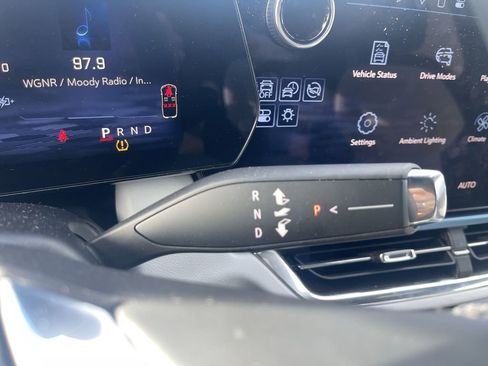 Used 2025 Chevrolet Equinox EV LT image 31