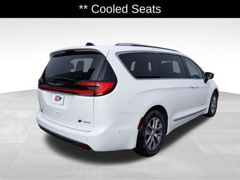 Used 2025 Chrysler Pacifica Pinnacle FWD image 5