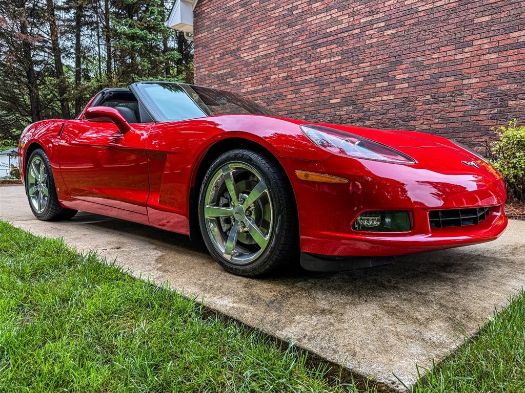 Used 2008 Chevrolet Corvette Coupe w/ Preferred Equipment Group RWD image 32