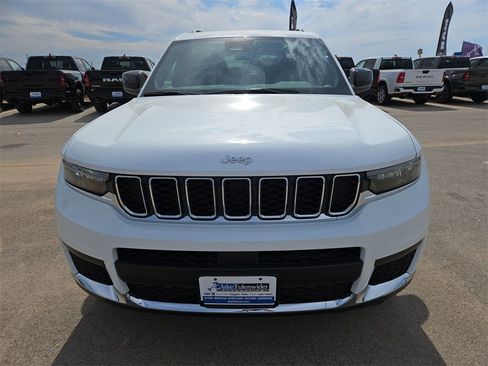 New 2025 Jeep Grand Cherokee L Laredo image 11