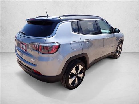 Used 2018 Jeep Compass Latitude w/ Popular Equipment Group AWD/4WD image 4