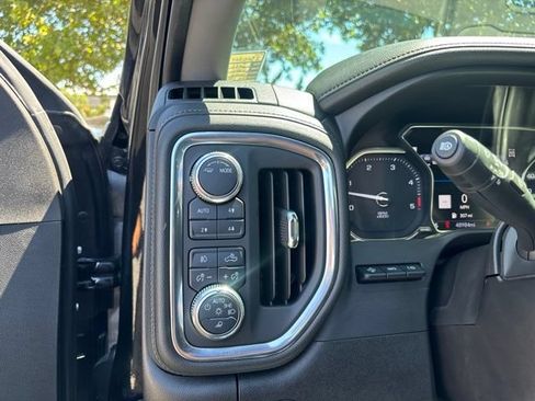 Used 2021 GMC Sierra 2500 Denali w/ Denali Black Diamond Edition AWD/4WD image 17
