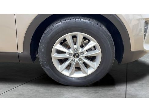 Used 2019 Kia Sorento FWD V6 image 19