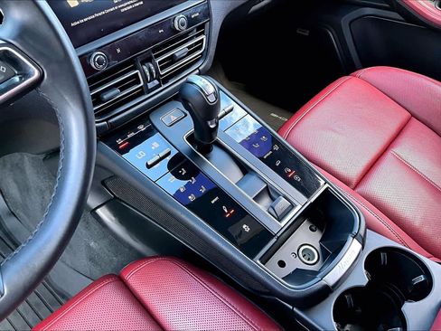 Used 2022 Porsche Macan S AWD/4WD image 17