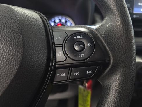 Used 2021 Toyota RAV4 LE AWD/4WD image 16