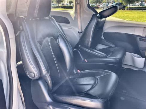Used 2020 Chrysler Voyager LX FWD image 14