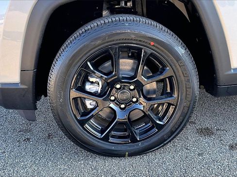 New 2026 Jeep Compass Latitude image 12