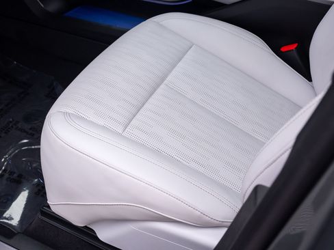 Certified 2024 Cadillac Lyriq Luxury w/ LPO, Floor Liner Package AWD/4WD image 19