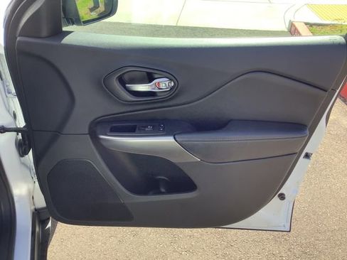 Used 2021 Jeep Cherokee Latitude image 36