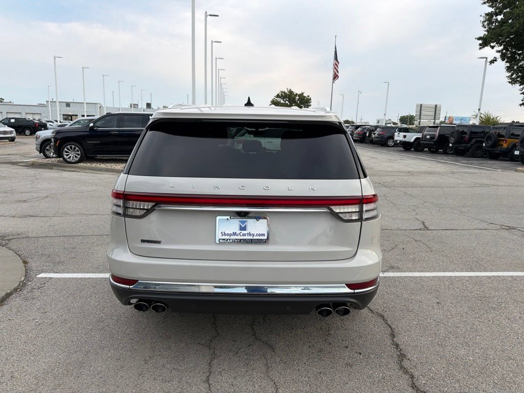 Used 2021 Lincoln Aviator Reserve w/ Elements Package Plus AWD/4WD image 4