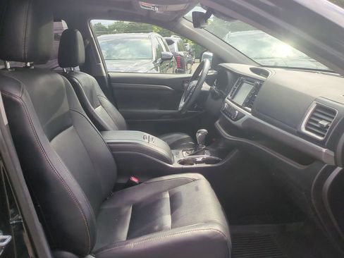 Used 2017 Toyota Highlander Limited Platinum AWD/4WD image 28