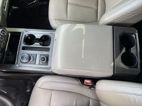 Used 2020 Ford Expedition XLT AWD/4WD image 34