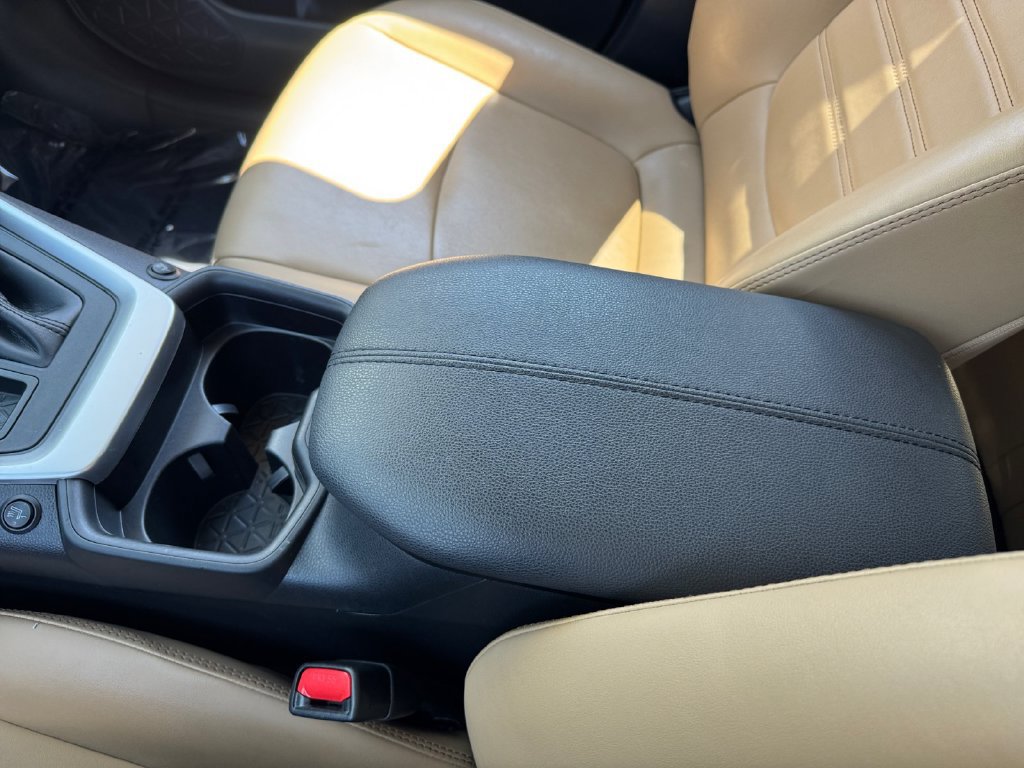 Certified 2019 Toyota RAV4 XLE Premium FWD image 27