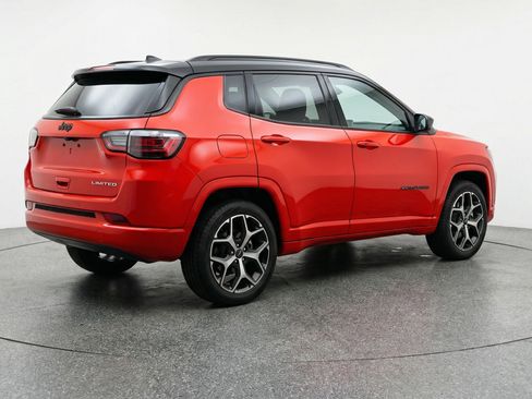 Used 2025 Jeep Compass Limited AWD/4WD image 9
