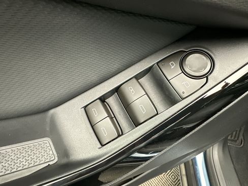 New 2026 Chevrolet Equinox LT AWD/4WD image 18
