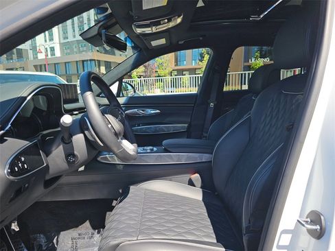 Used 2025 Genesis GV70 3.5T Sport w/ Sport Advanced Package image 23