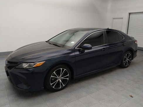 Used 2020 Toyota Camry SE image 2