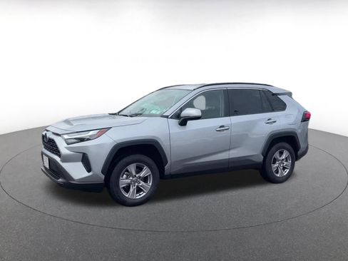 Used 2025 Toyota RAV4 XLE image 8
