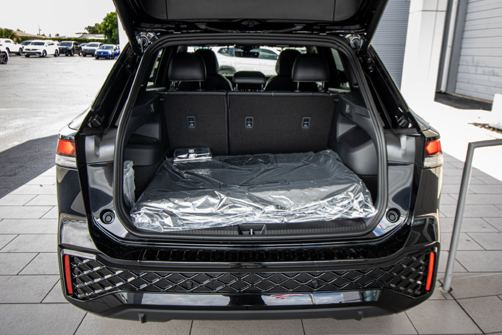 New 2026 Volkswagen Tiguan SE R-Line FWD image 18